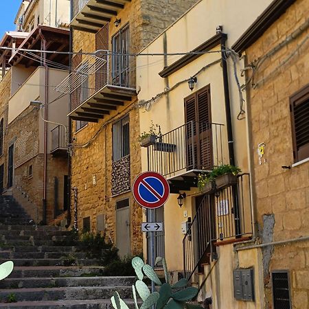 A Due Passi Dal Centro Sweet Rooms Agrigento Exterior foto